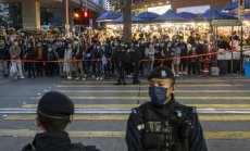 Докато светът се отваря отново, Китай е изправен пред труден избор за COVID