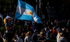 Икономиите в Аржентина вече се усещат болезнено и рискуват бъдещето на Милей