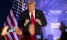 Това което е пагубно за другите политици, само помага на Тръмп