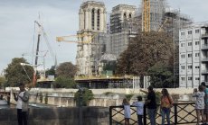 Откриването на катедралата "Нотр-Дам" ще е през 2024 г. - кулата ѝ се издигна от руините