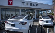 Годишните продажби на Tesla намаляват за първи път от повече от десетилетие
