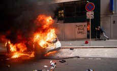 Стратегията на Париж за предградията е възможно най-малко инвестиции, за да няма взрив