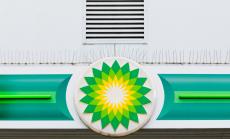 Aкциите на BP се сринаха до 25-годишно дъно