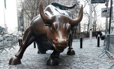 Финансовата система само се кърпи, а ѝ трябва котва като златния стандарт