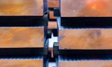 Среброто и медта достигнаха рекорди, след като борсов срив изостри търговията