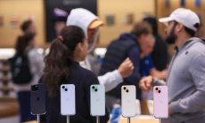 Рейтингът на Apple е понижен след прогнози за по-слабо търсене на iPhone