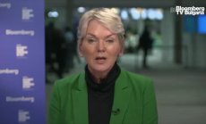 Гранхолм: САЩ ще преизчислява прогнозата за цените на горивата