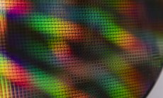 Нидерландия пое контрола над китайския производител на чипове Nexperia