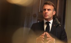 Макрон се готви да сложи край на хаоса във Франция с нов премиер до петък