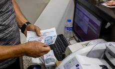 Турската лира се срина до ново рекордно дъно спрямо долара и еврото