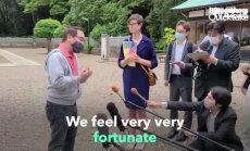 Първите туристи се завръщат в Япония