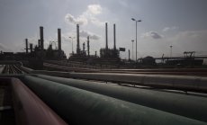 Петролът леко поскъпва след най-дългата негативна серия от 2018 г.