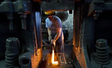 Глобалният производствен индекс се свива за първи път от 2020 г.