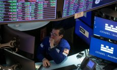 Акциите потъват заради хаоса с митата на Тръмп