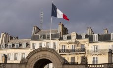 S&P неочаквано понижи рейтинга на Франция в ново предупреждение за дълга