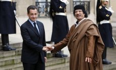 Саркози в затвора поставя на изпитание границата между право и политика