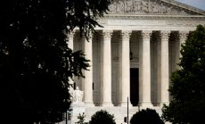 Върховният съд разреши на Тръмп да депортира по силата на военното законодателство