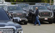 Продажбите на автомобили в САЩ се възстановяват след най-лошия месец от десетилетия