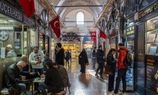 Лирата и турските акции спадат заради митата на Тръмп