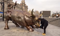 Китайските акции поскъпват най-много от 16 г. насам и се насочват към бичи пазар