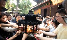 Китай отмени забраната за групови екскурзии, за да стимулира пътуванията в чужбина