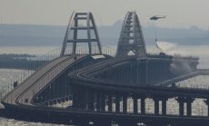 Влаковете подновиха движение по повредения Кримски мост