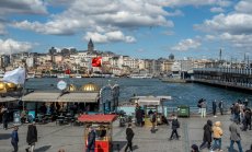 Турската лира поевтинява за 11-и месец поред