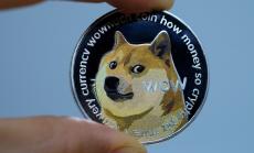 Доджкойнът достигна нов рекорд след туитове на Илон Мъск и Snoop Dogg