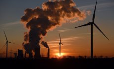 МАЕ: Инвестициите в чиста енергия трябва да се утроят до 2030 г.