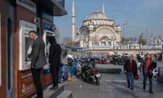 Турската лира устоява на инфлацията, подкрепяйки кери търговията