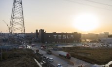 Tesla планира да възобнови частично производството в завода в Шанхай