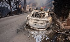 Горящи Tesla увеличават токсичния боклук, който забавя завръщането в Лос Анджелис