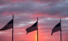 Потребителските нагласи в САЩ се повишават за трети пореден месец