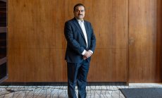 Индийски милиардер планира да набере 1,2 млрд. долара за основната си компания