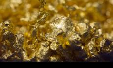 Златото се търгува за над 1800 долара за тройунция след разочароващи данни от САЩ