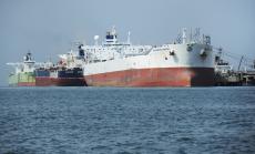 Петролът печели от спекулации за намаление на добивите