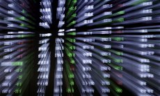 Акциите в САЩ и Европа се колебаят, а природният газ отново поскъпва с над 10% 