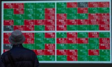 Акциите поскъпват, а доларът отслабва преди коментарите на Джером Пауъл