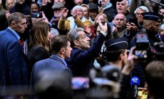 Никола Саркози влезе в затвора тази сутрин