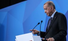 Защо Ердоган преглътна гордостта си (отново) и стисна ръката на лидера на Египет 