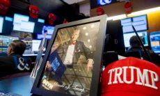 Пазарите в САЩ изостават, докато аурата на "Америка на първо място" избледнява