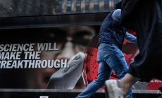 Хапчетата срещу COVID-19 не са заместител на ваксините, предупреждават учени