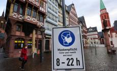 Меркел предупреждава за трета вълна на Covid, докато властите обмислят разхлабване на мерките