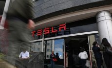 Слабите продажби на Tesla отново са във фокуса след дебюта на роботаксито