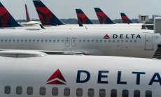 Delta Airlines налага месечна такса от 200 долара за неваксиниран персонал