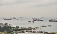 Дългоочакваният излишък от петрол пристига на флотилия от милиарди барели