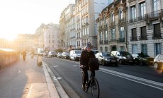Новите оръжия на Париж в борбата с климата са преградите в метрото и Сена