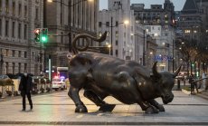 Биковете на "Уолстрийт" пренебрегват 100 години рецесии на свой риск