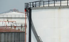 Петролът се стабилизира, докато търговците се фокусират върху спада на запасите