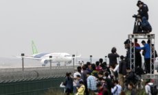Китайският конкурент на Boeing и Airbus е готов за полети